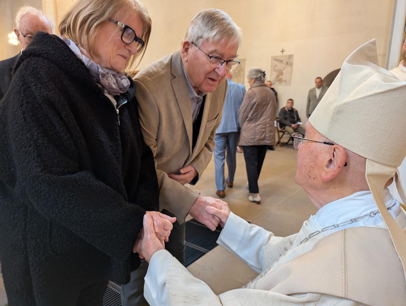 Menschen im Gottesdienst