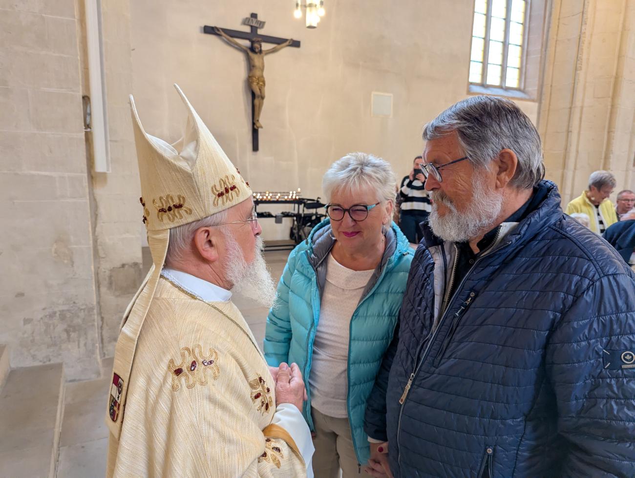 Menschen im Gottesdienst
