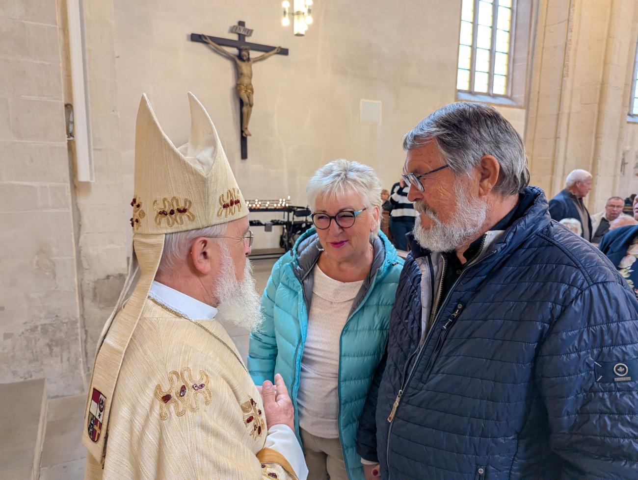 Menschen im Gottesdienst