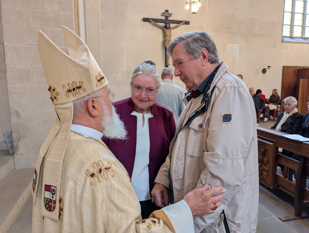Menschen im Gottesdienst