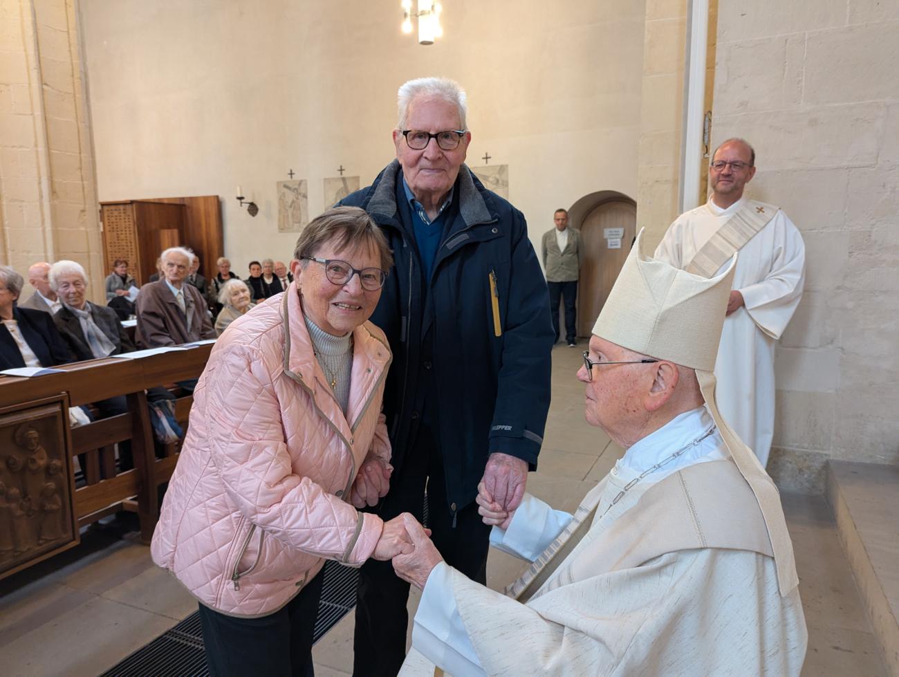 Menschen im Gottesdienst