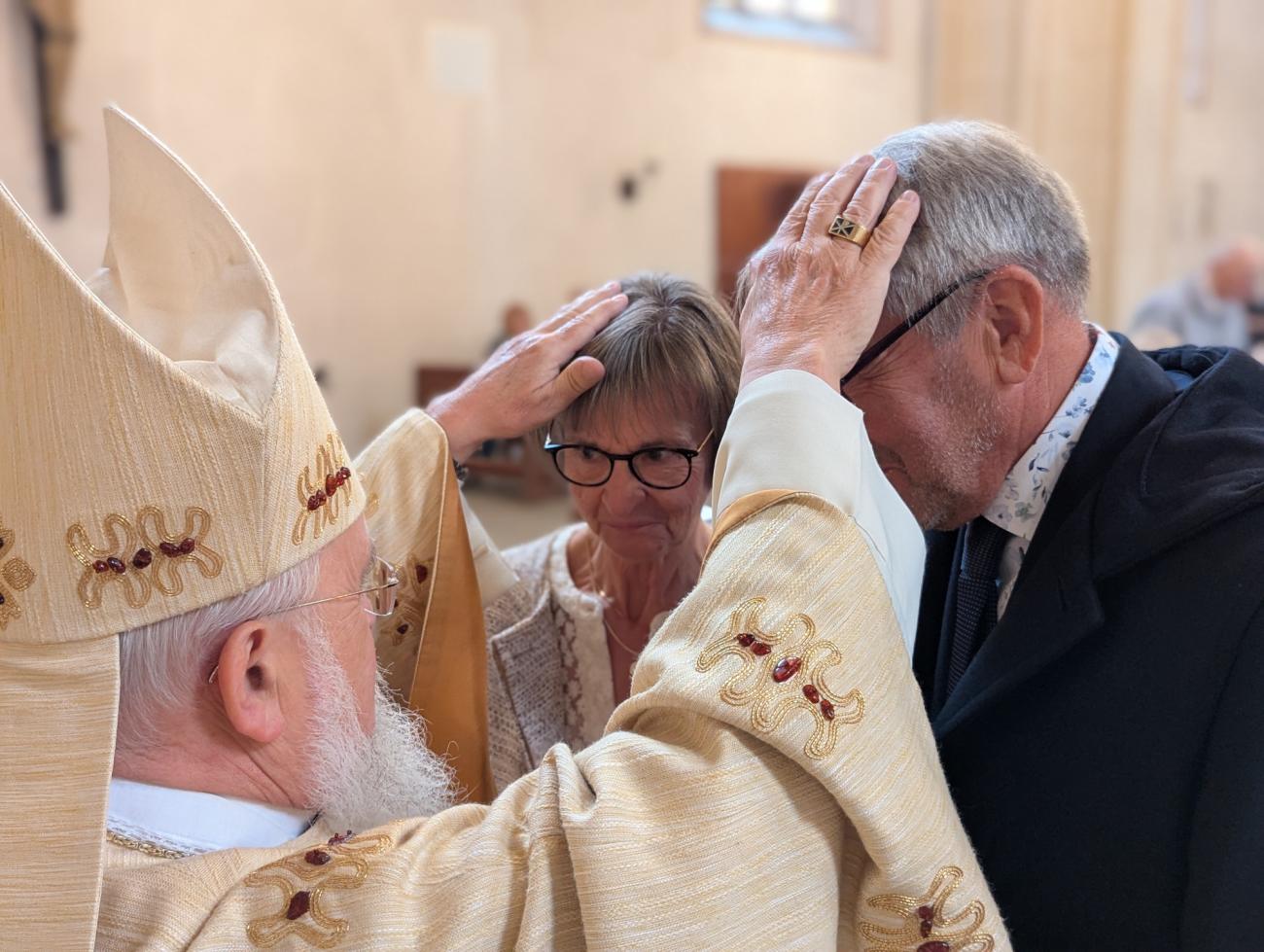 Menschen im Gottesdienst