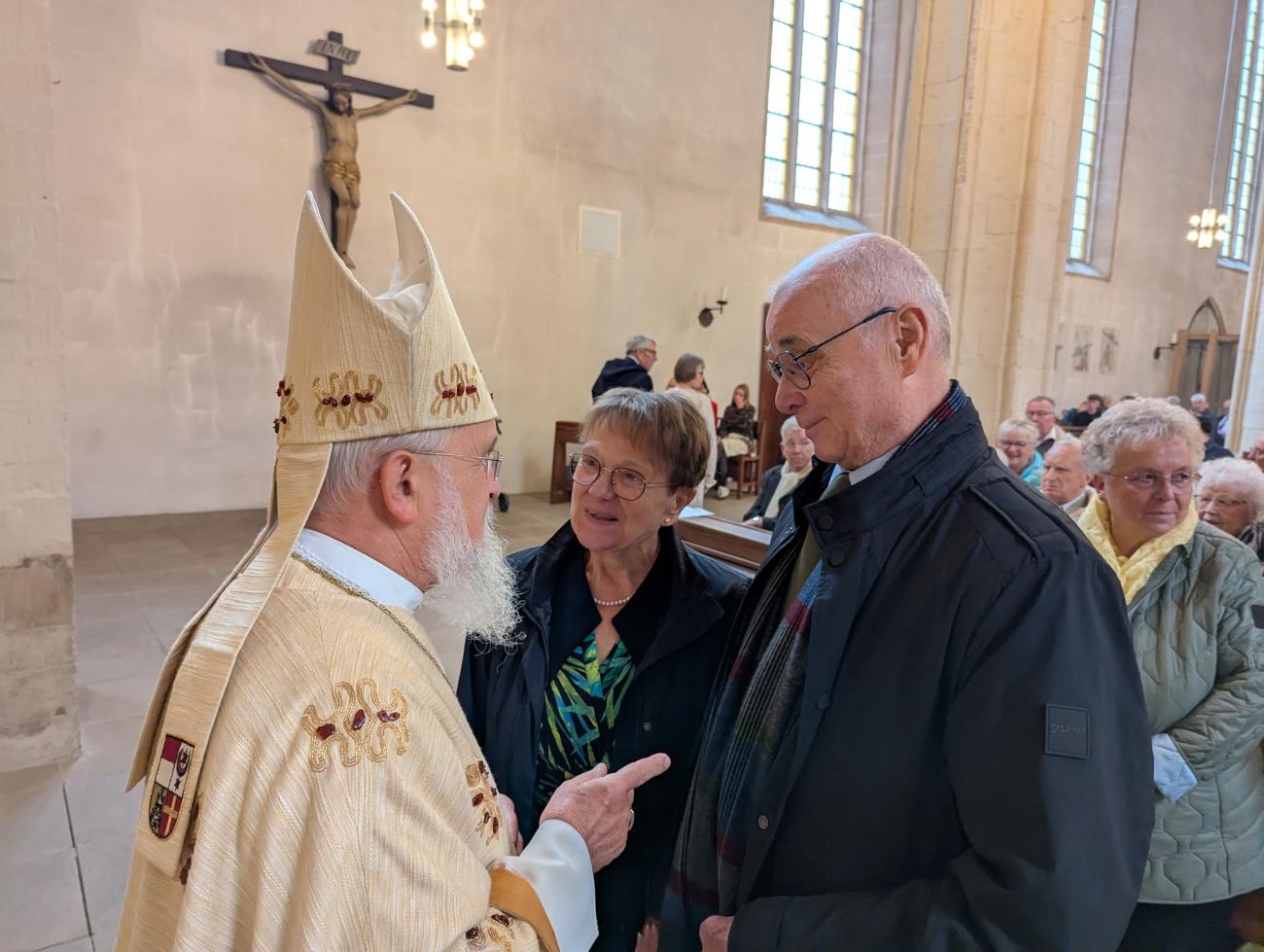 Menschen im Gottesdienst