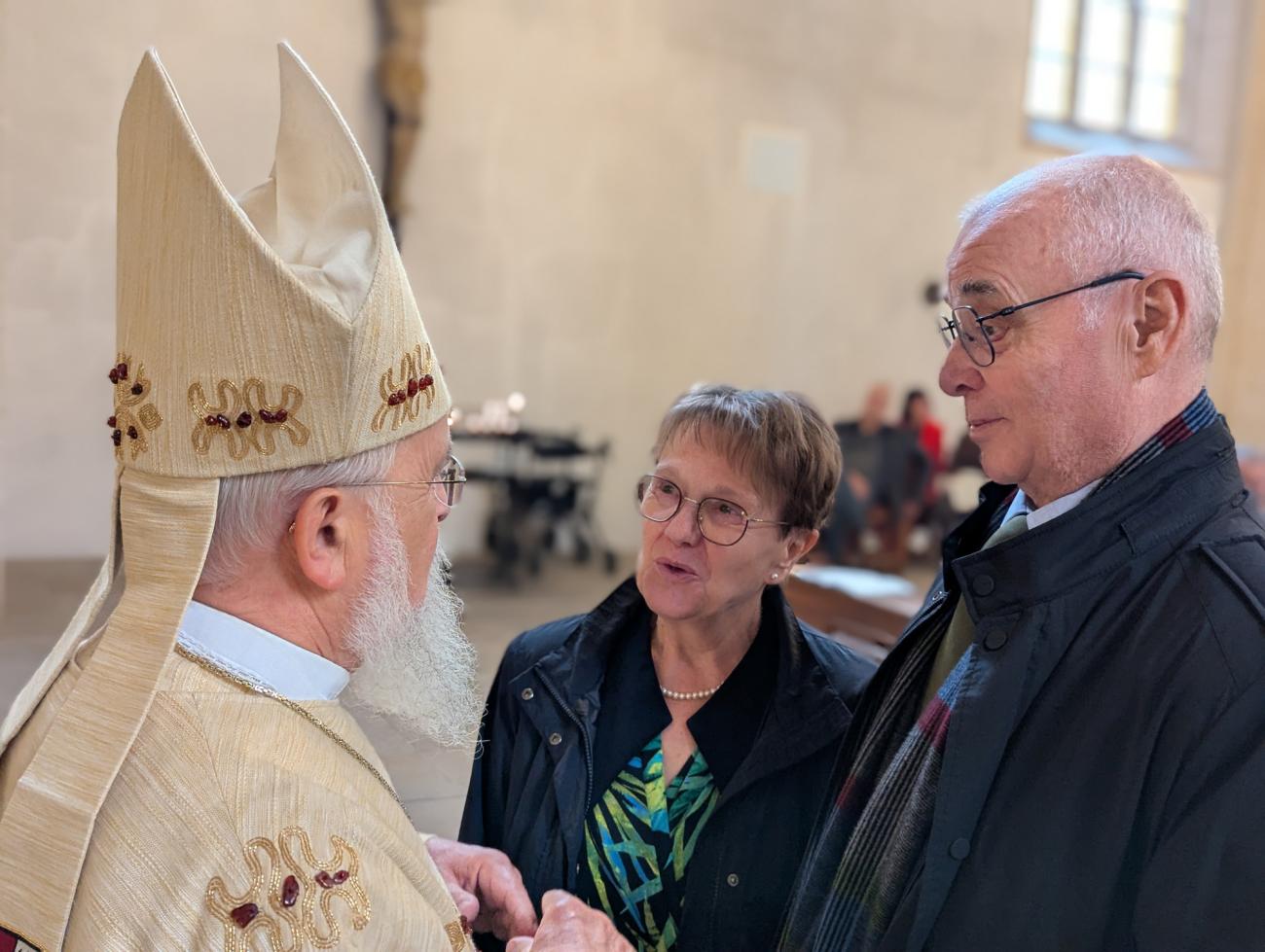 Menschen im Gottesdienst