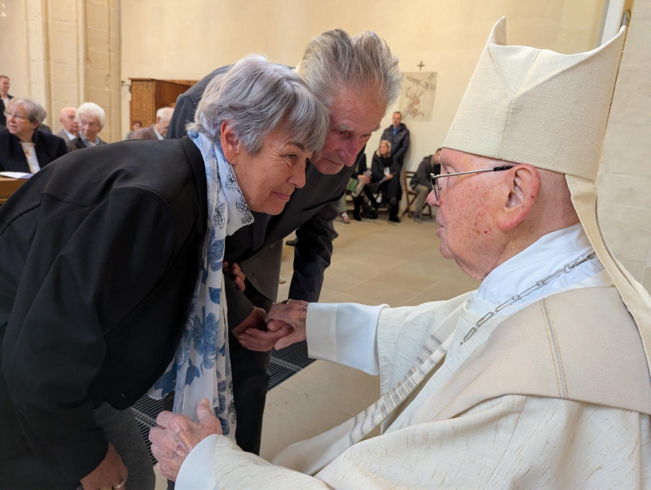 Menschen im Gottesdienst