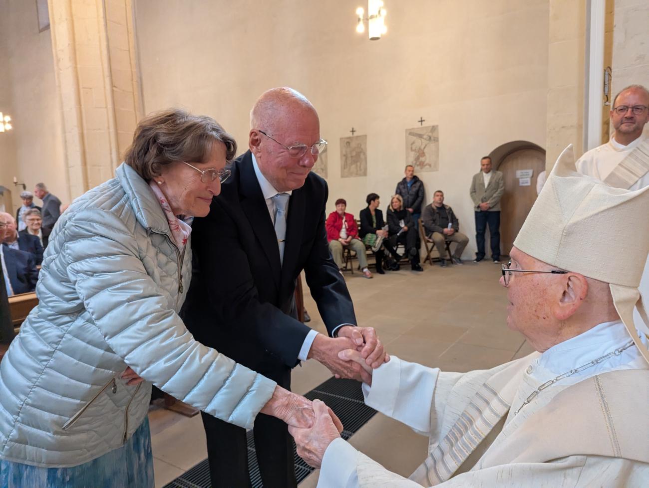 Menschen im Gottesdienst