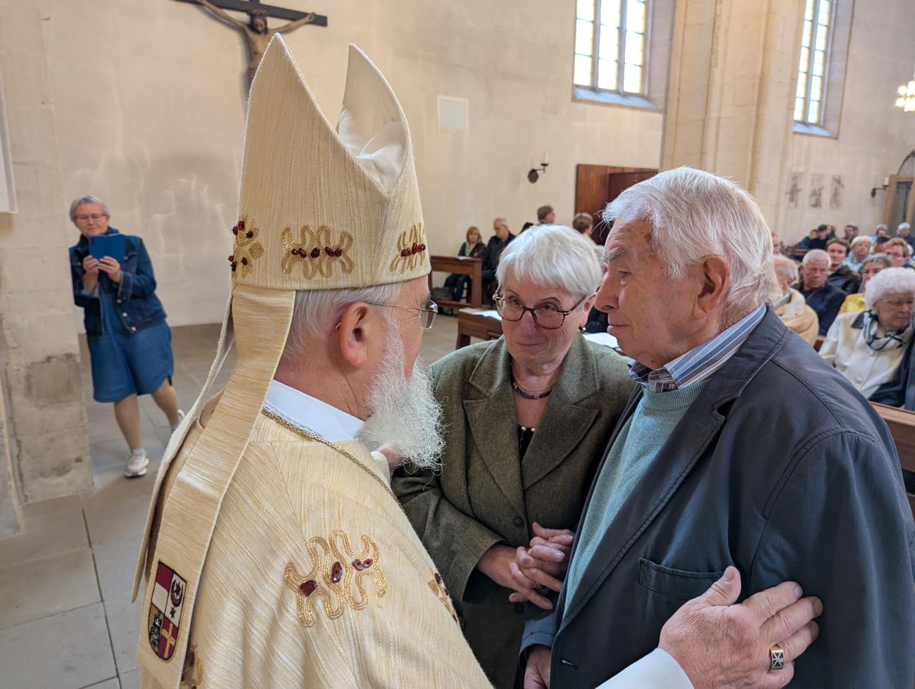 Menschen im Gottesdienst