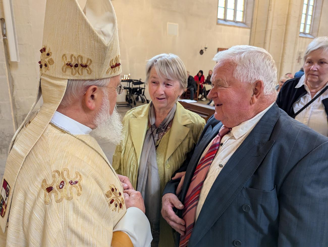 Menschen im Gottesdienst