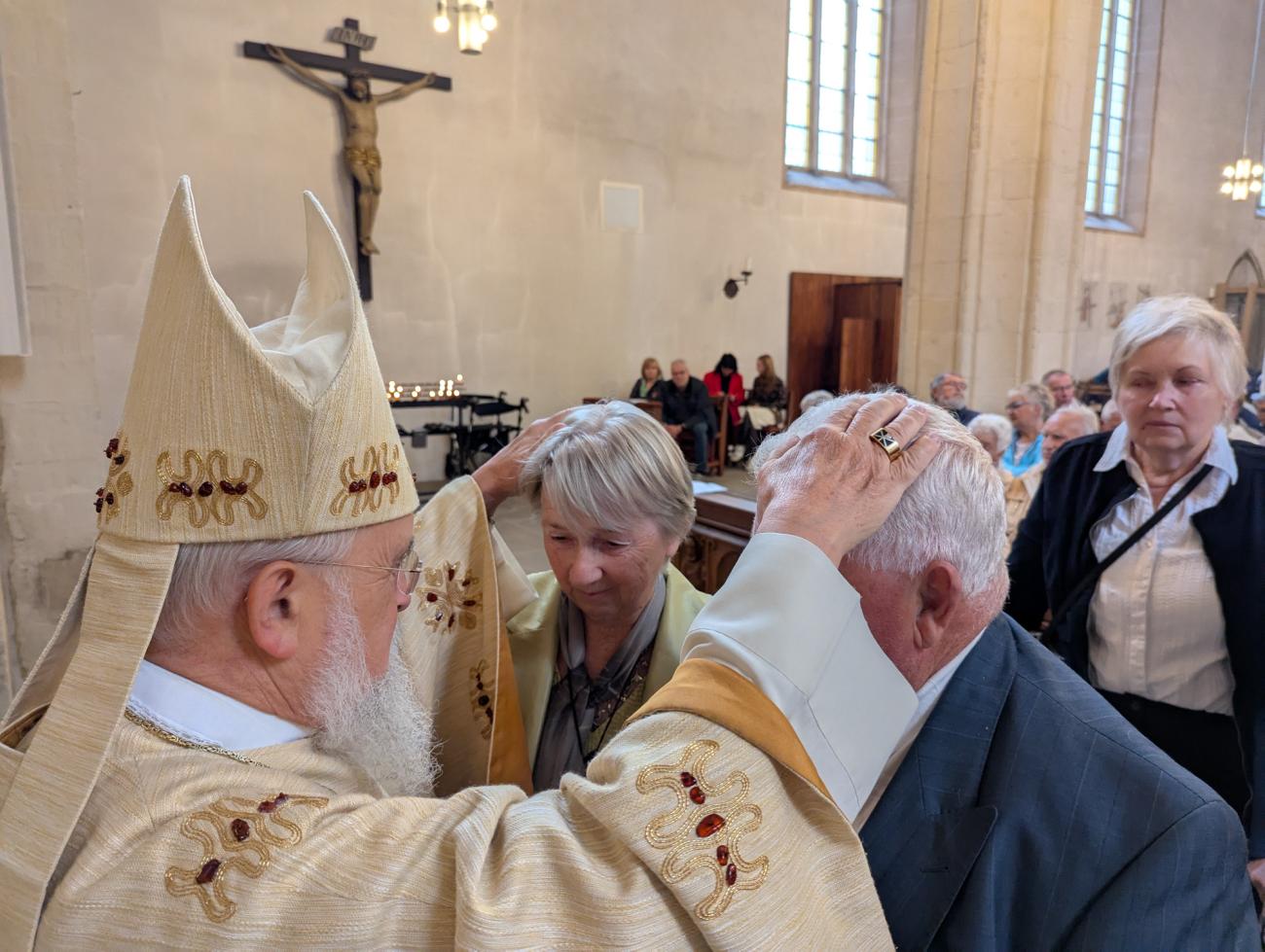 Menschen im Gottesdienst