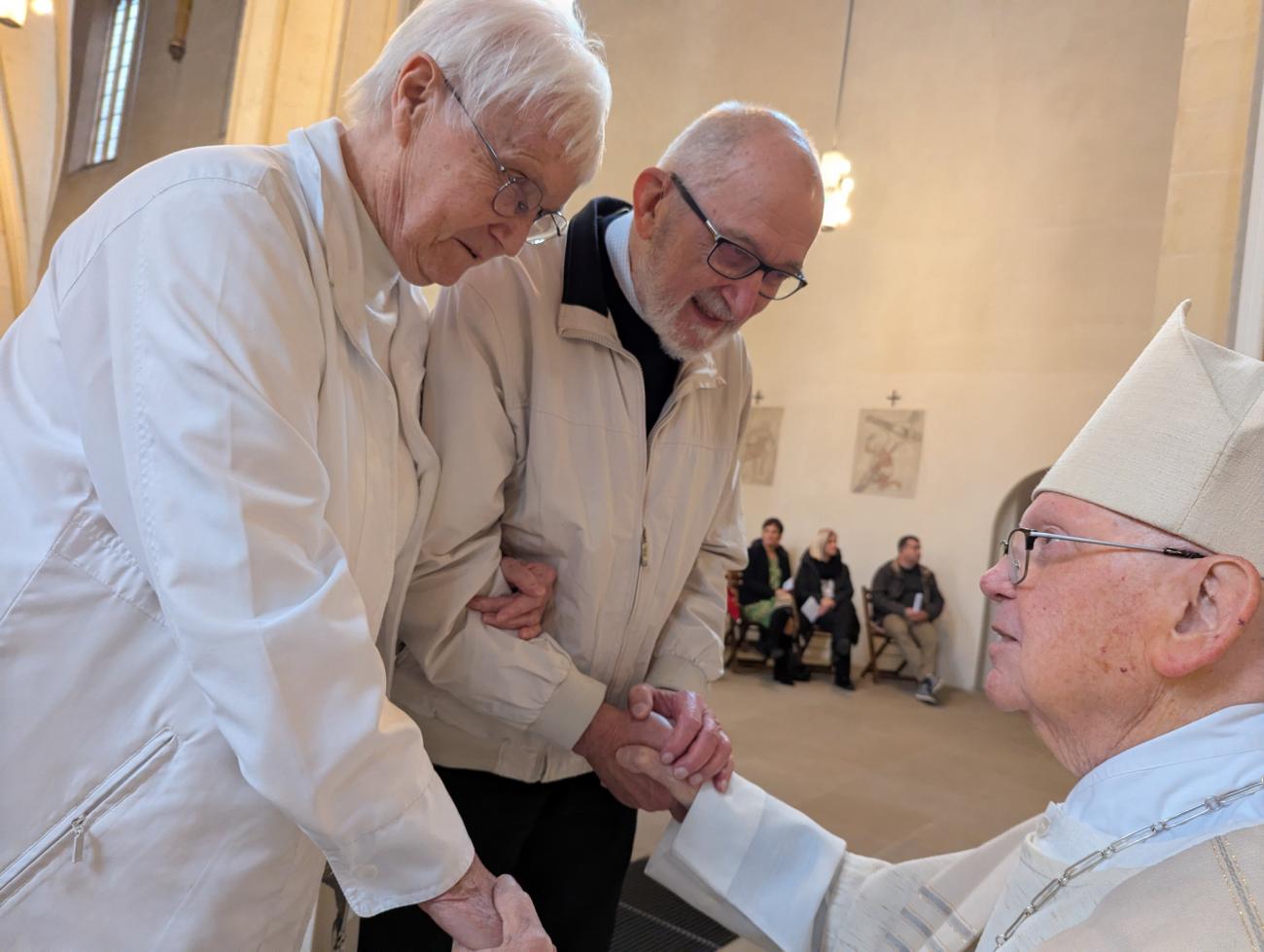 Menschen im Gottesdienst