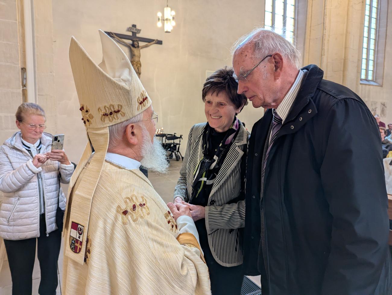 Menschen im Gottesdienst