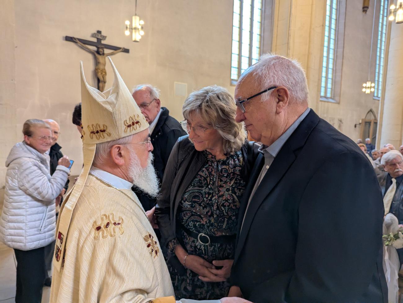 Menschen im Gottesdienst