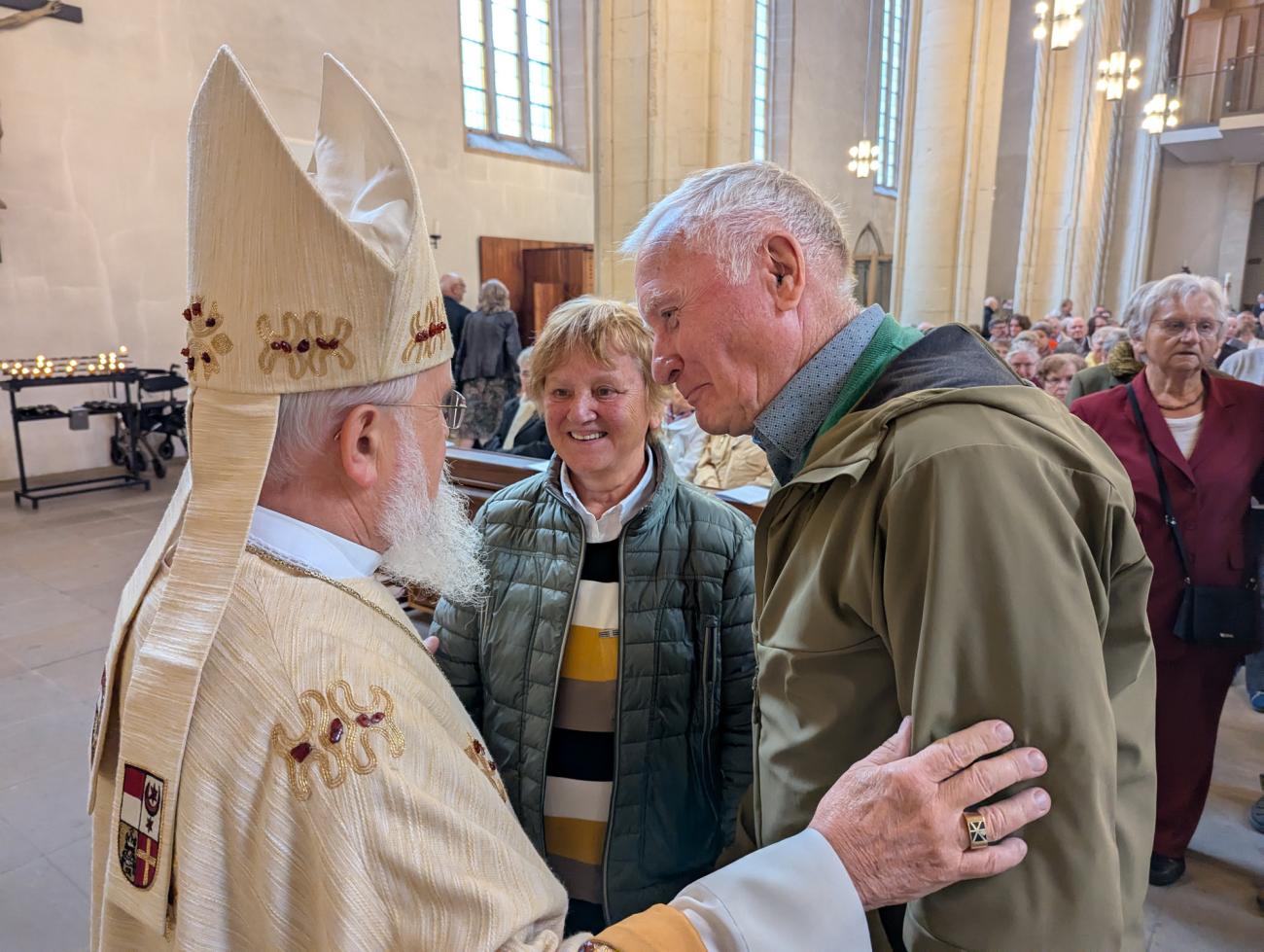 Menschen im Gottesdienst