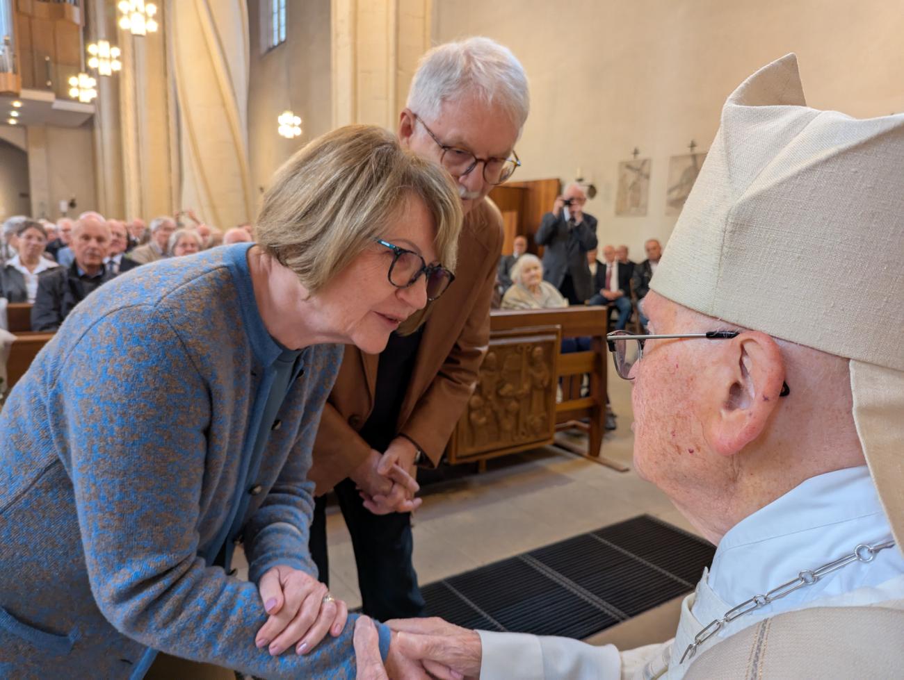 Menschen im Gottesdienst