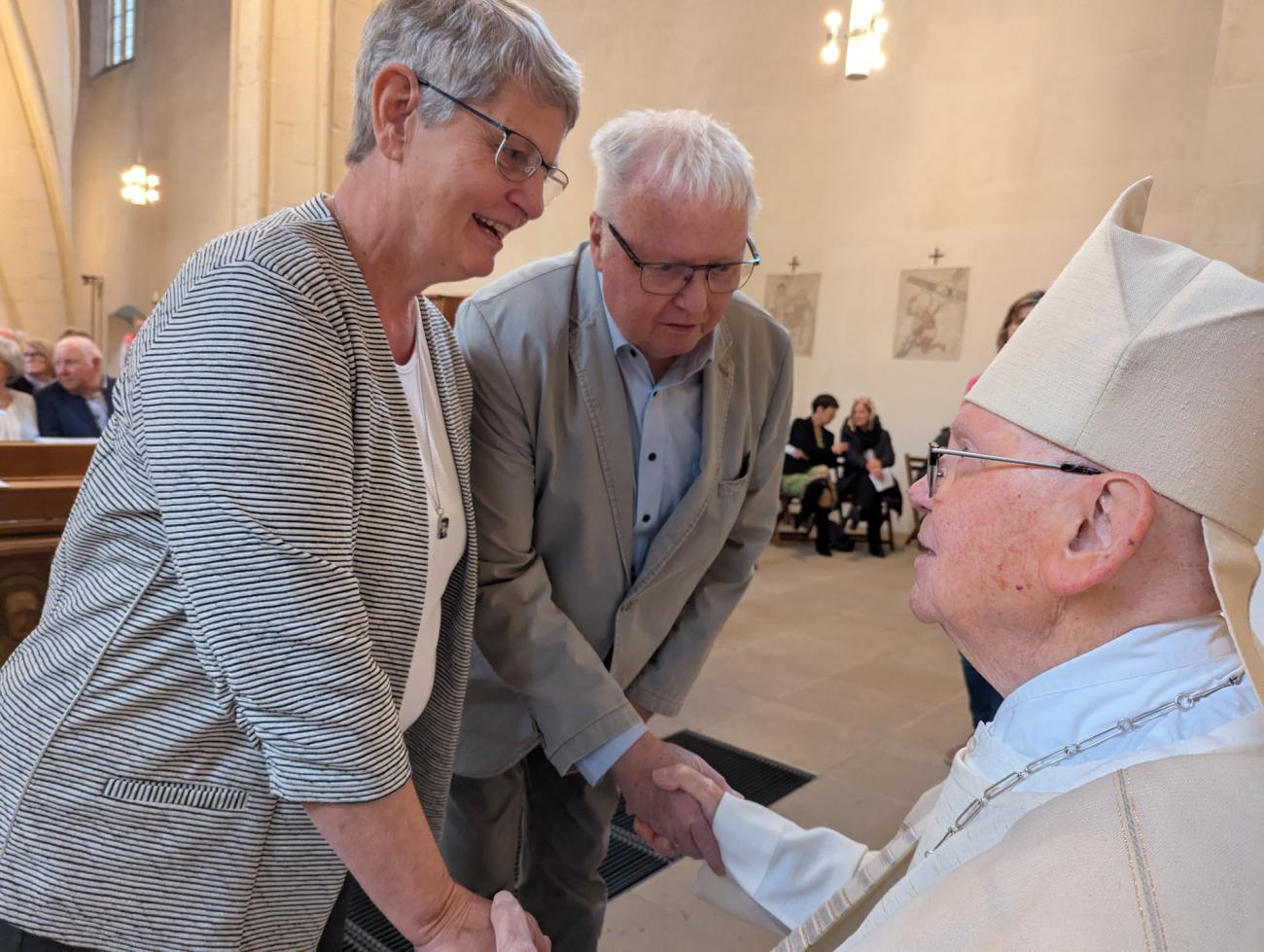Menschen im Gottesdienst
