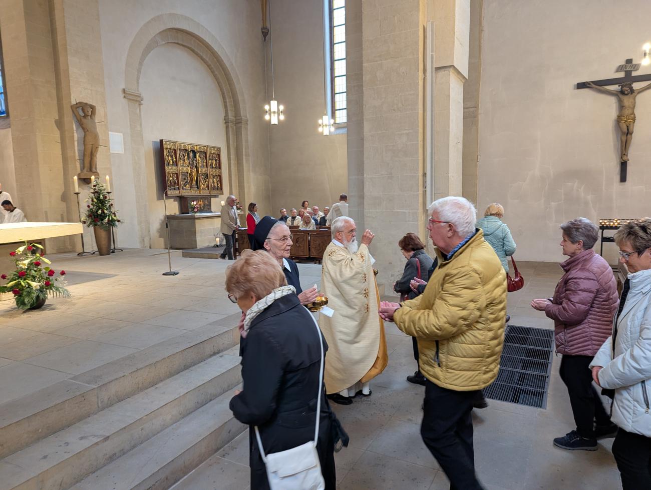 Menschen im Gottesdienst