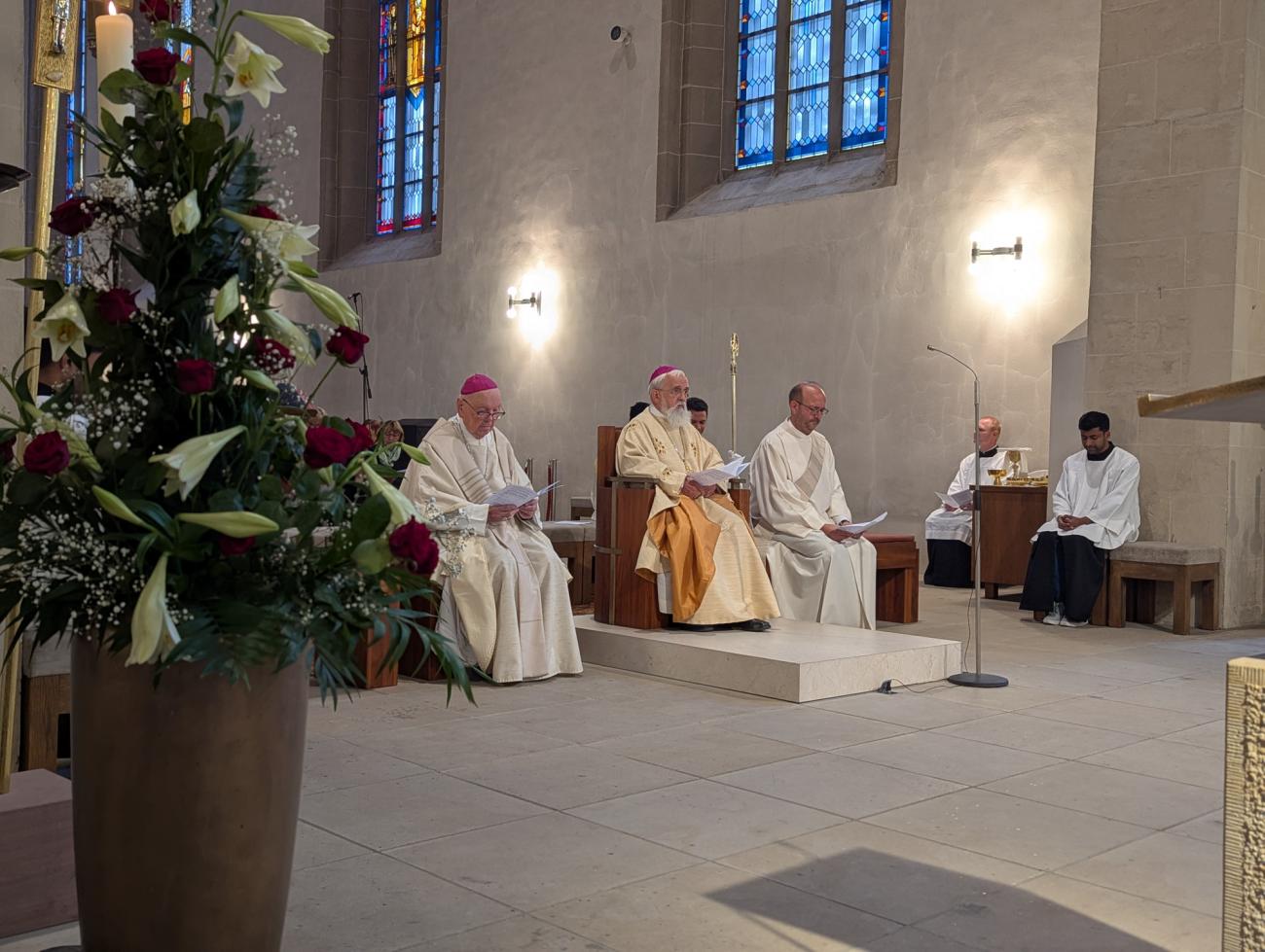 Menschen im Gottesdienst