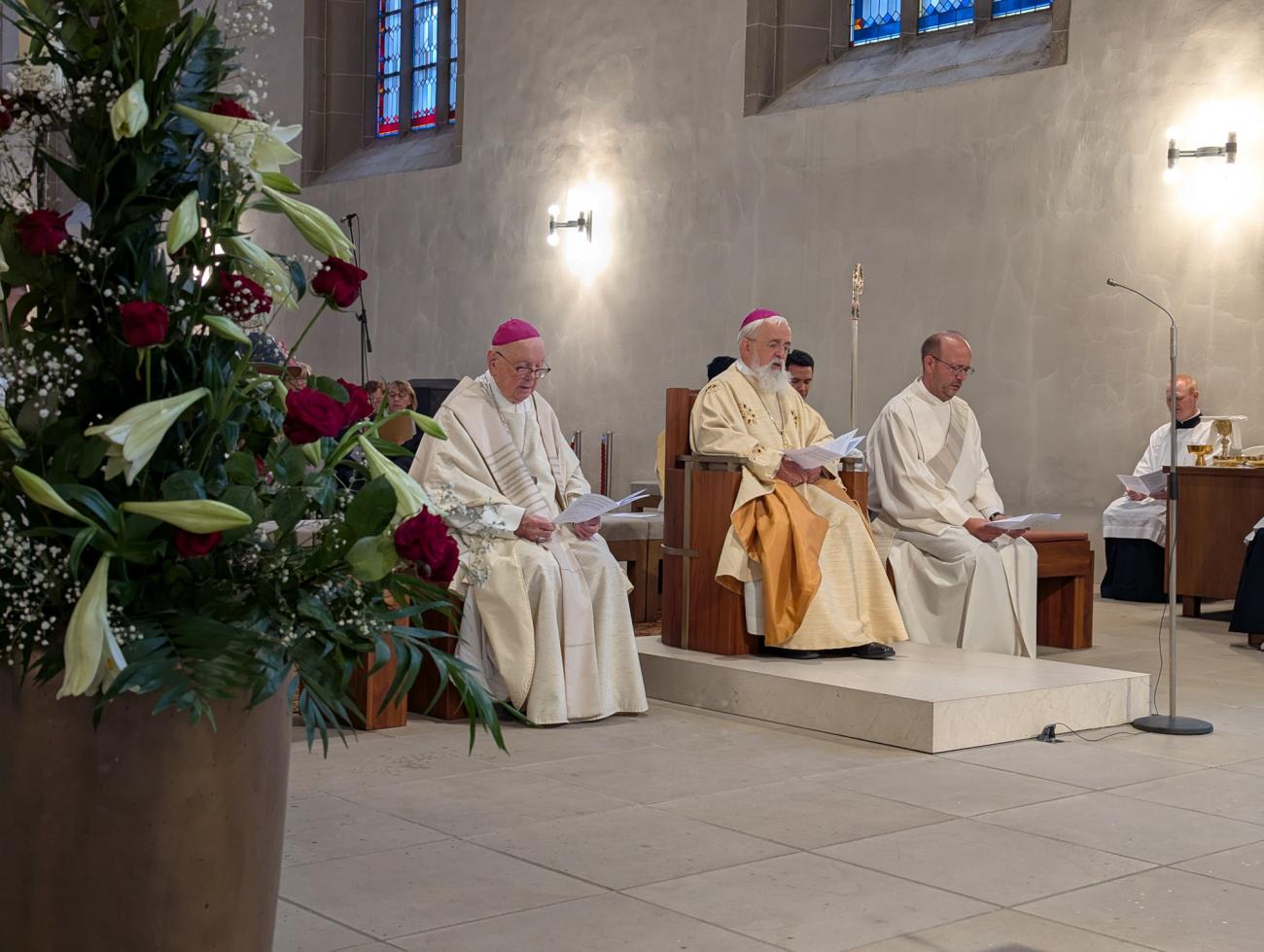 Menschen im Gottesdienst