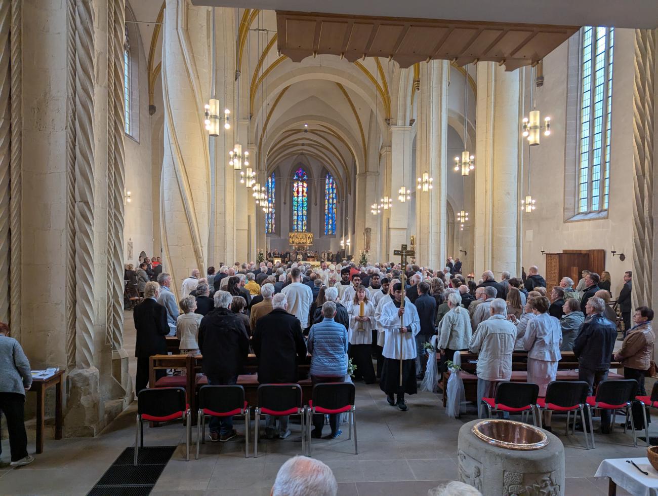 Menschen im Gottesdienst