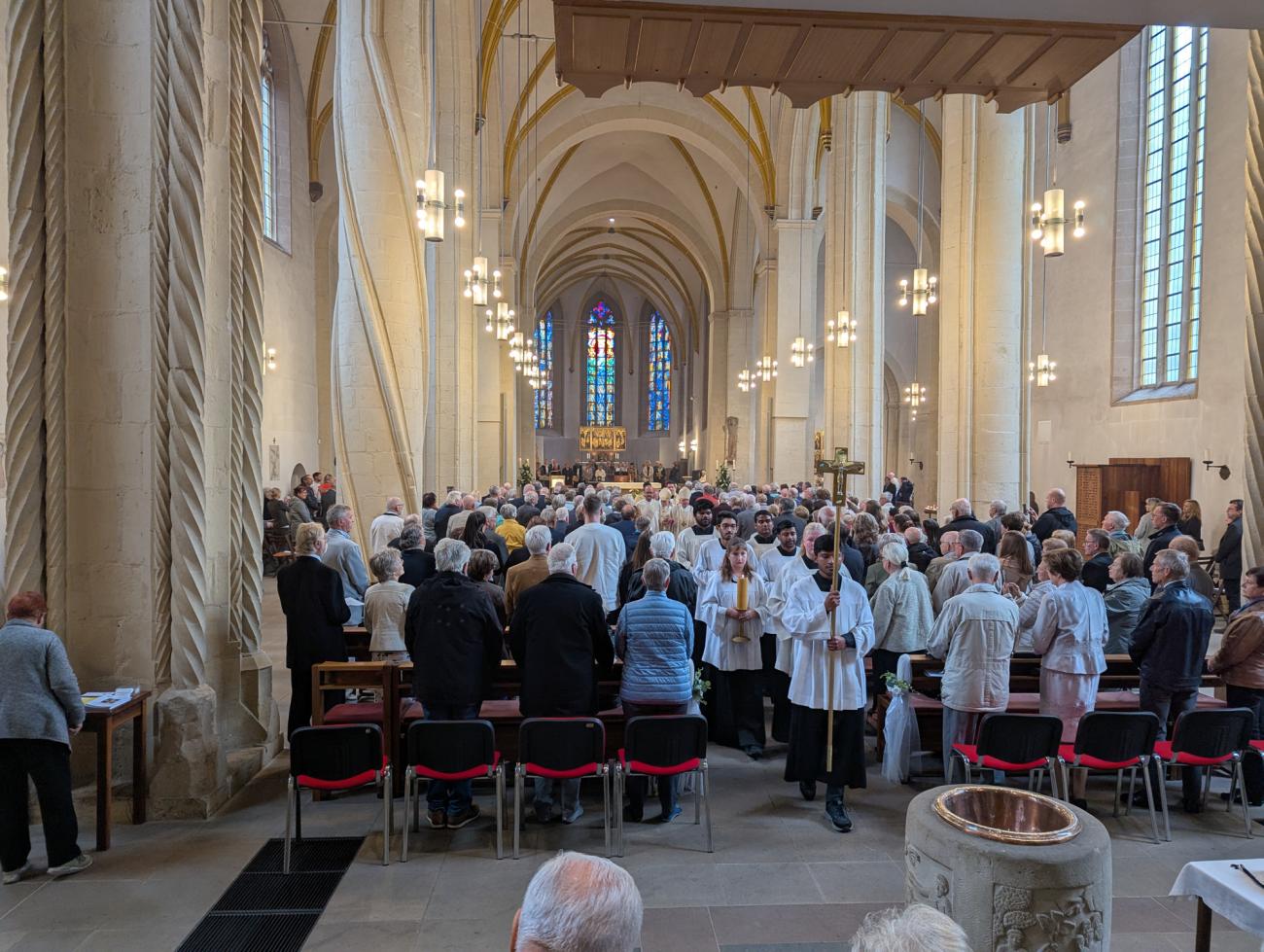 Menschen im Gottesdienst
