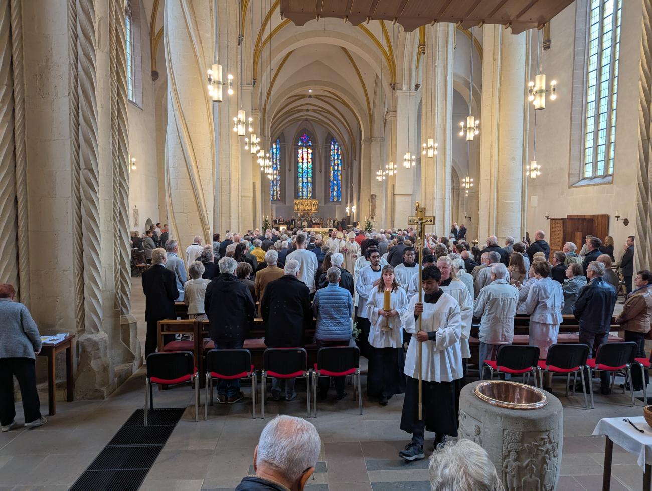Menschen im Gottesdienst