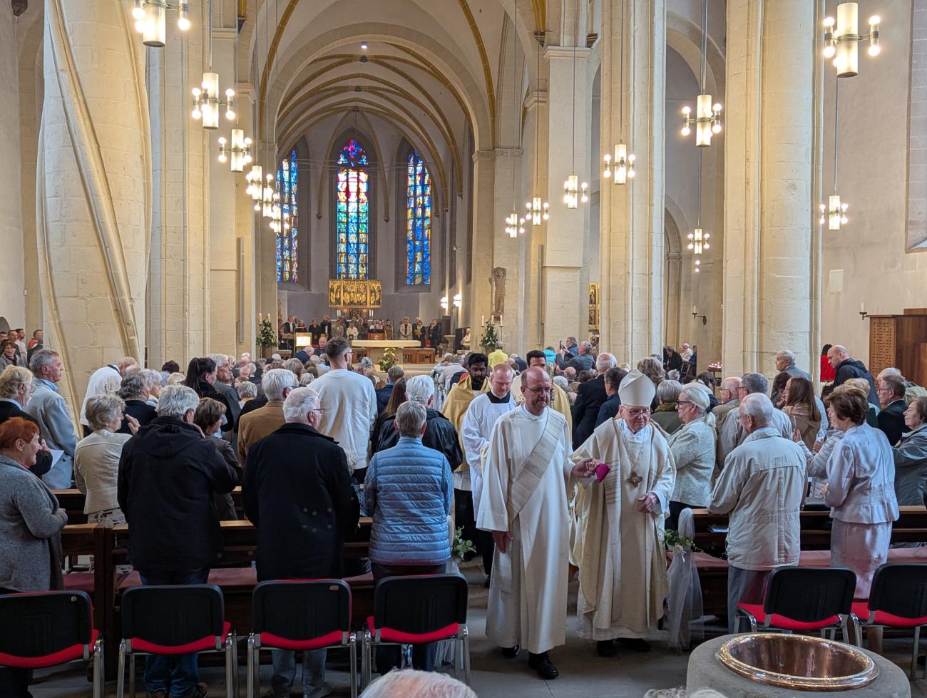 Menschen im Gottesdienst