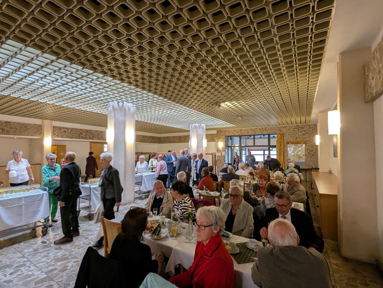 Menschen im Gottesdienst
