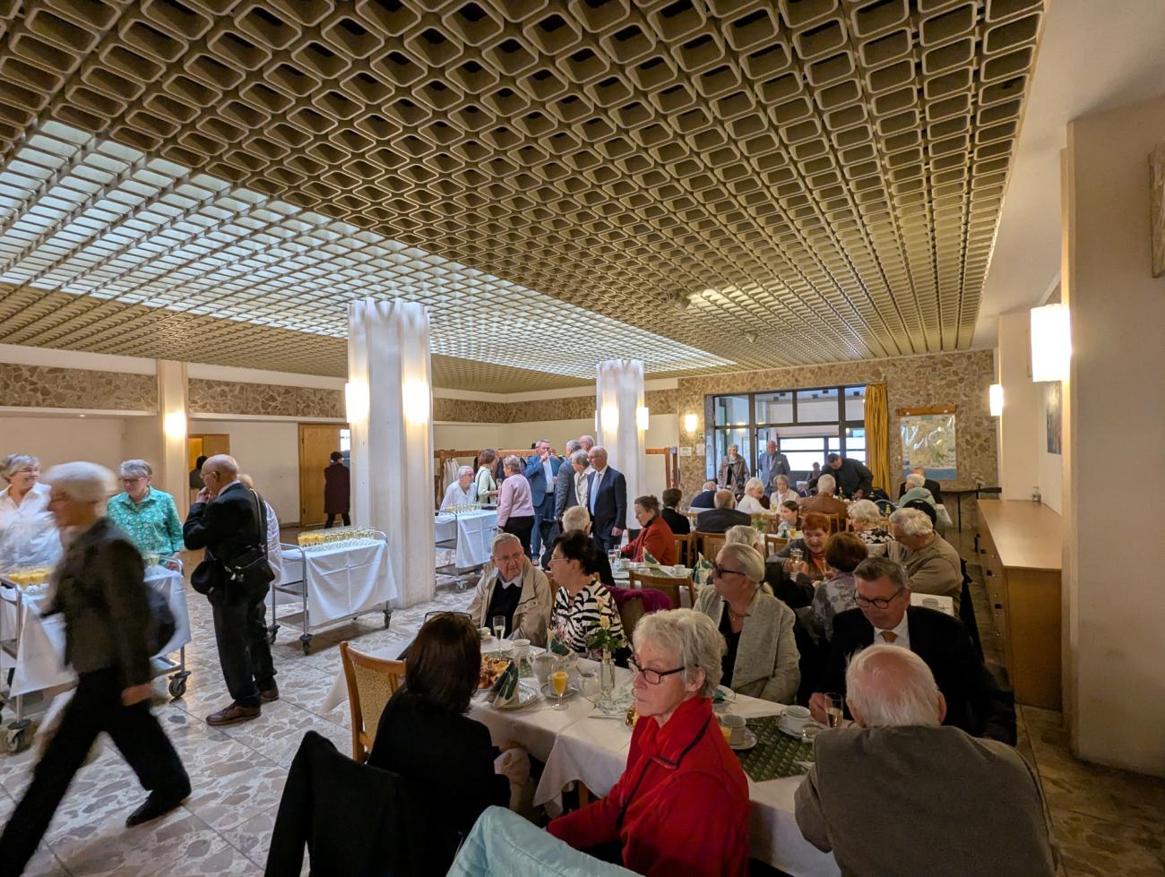 Menschen im Gottesdienst
