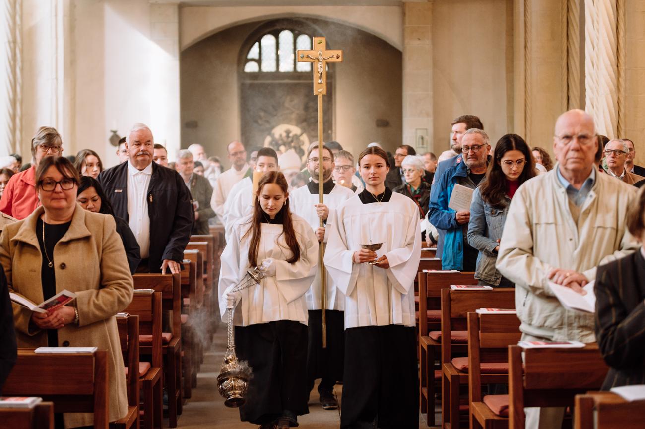 Menschen im Gottesdienst