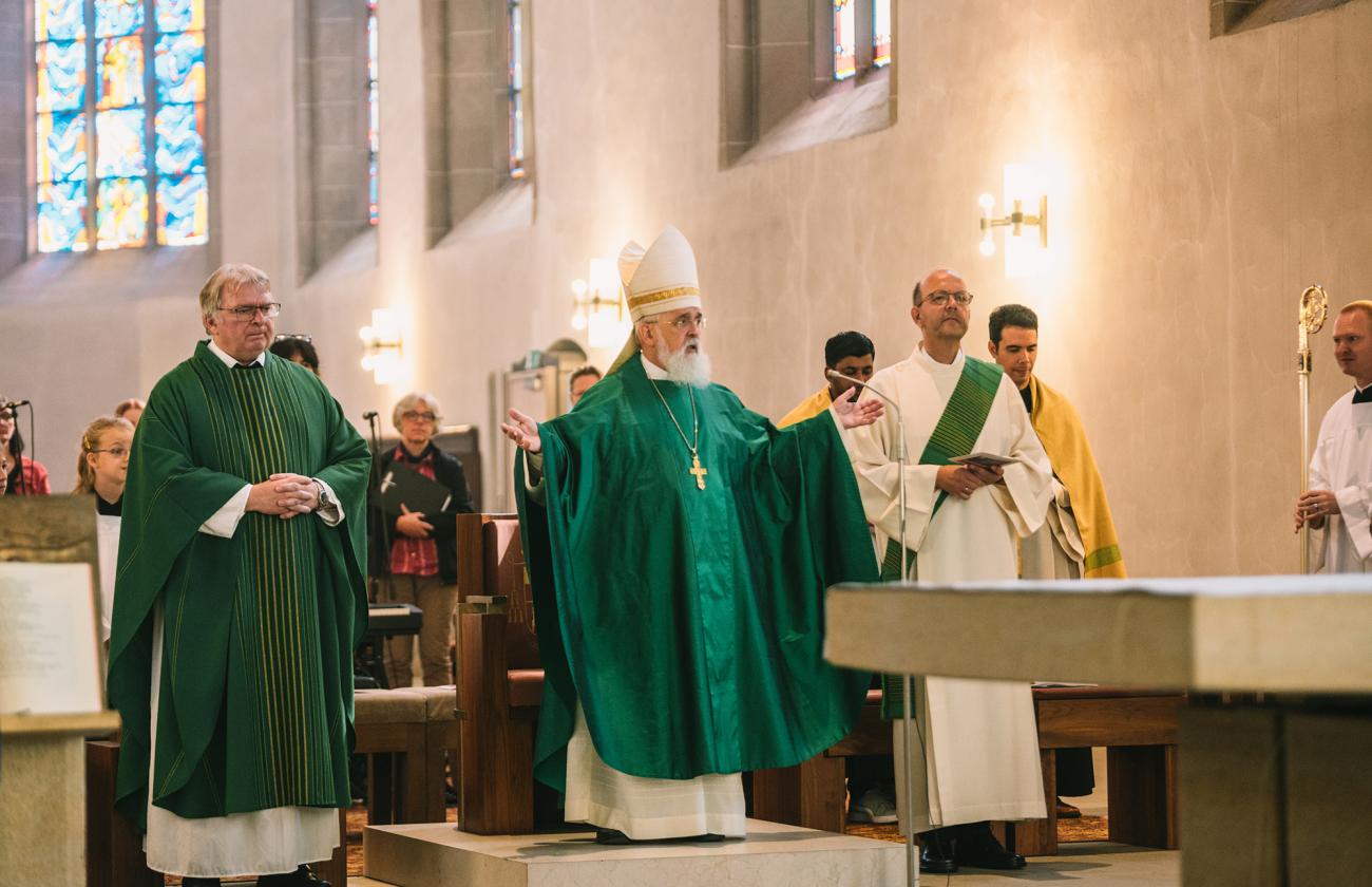 Menschen im Gottesdienst