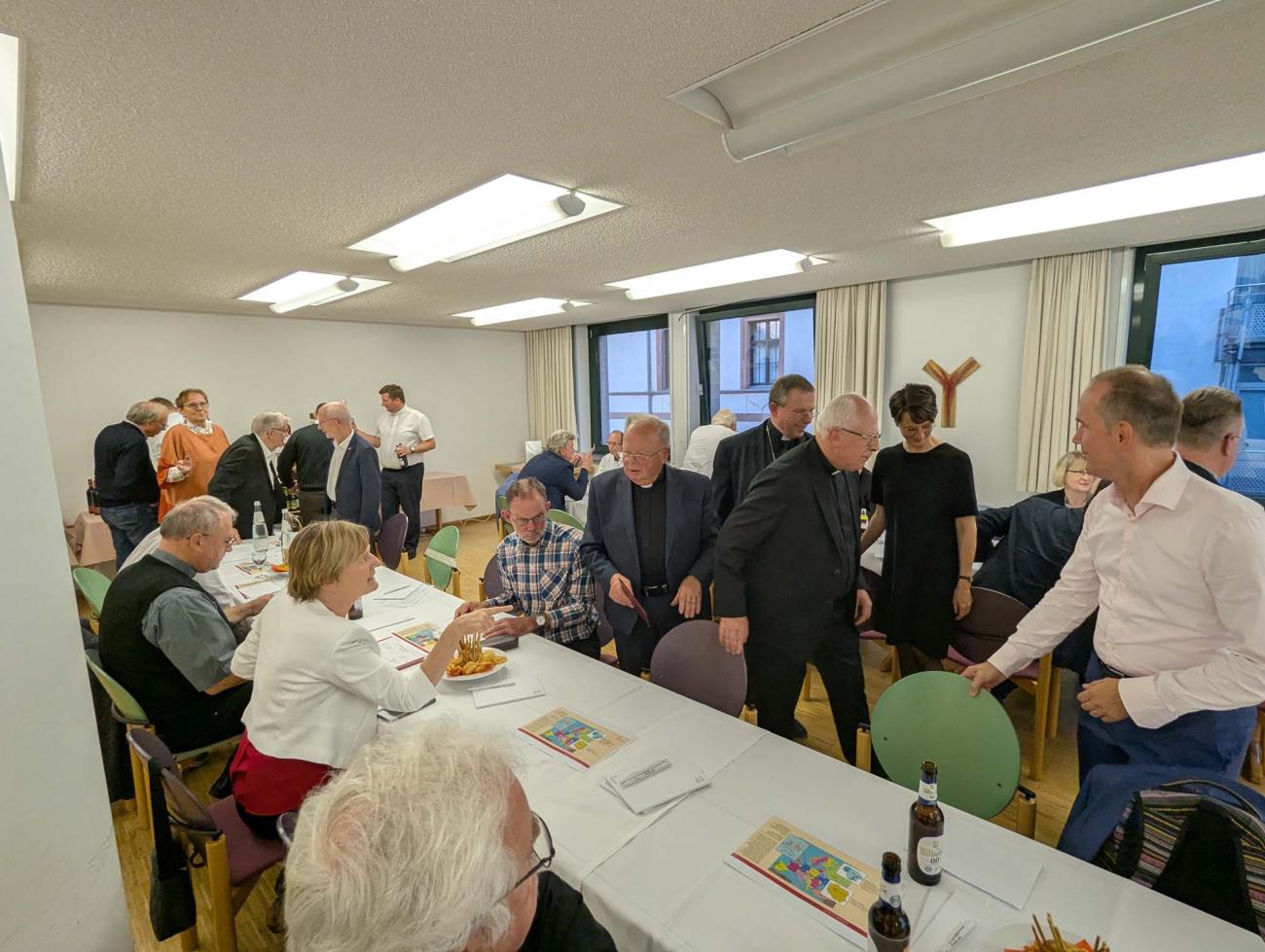 Menschen in einem Raum