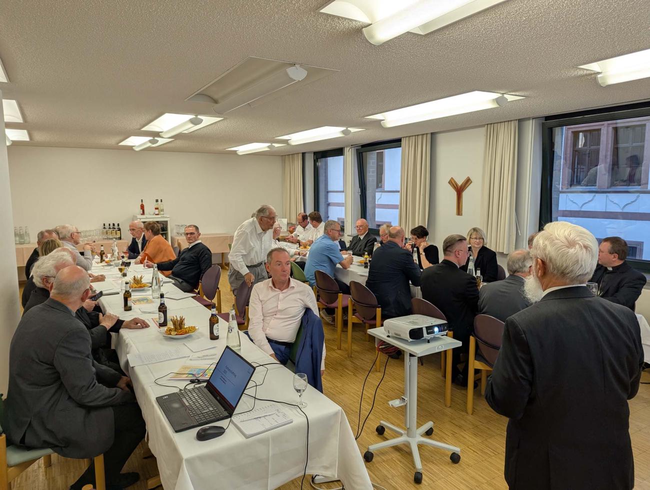 Menschen in einem Raum