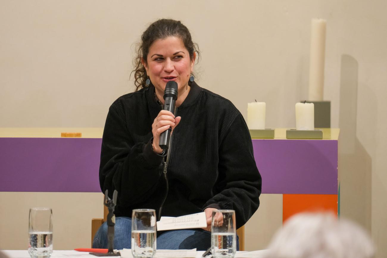 Menschen in einer Kirche