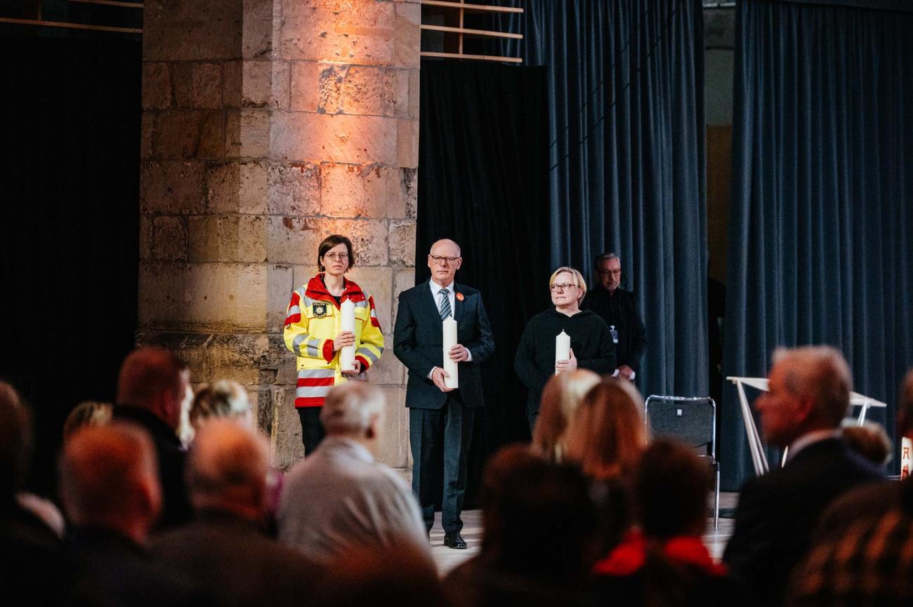 Menschen in einem Gottesdienst