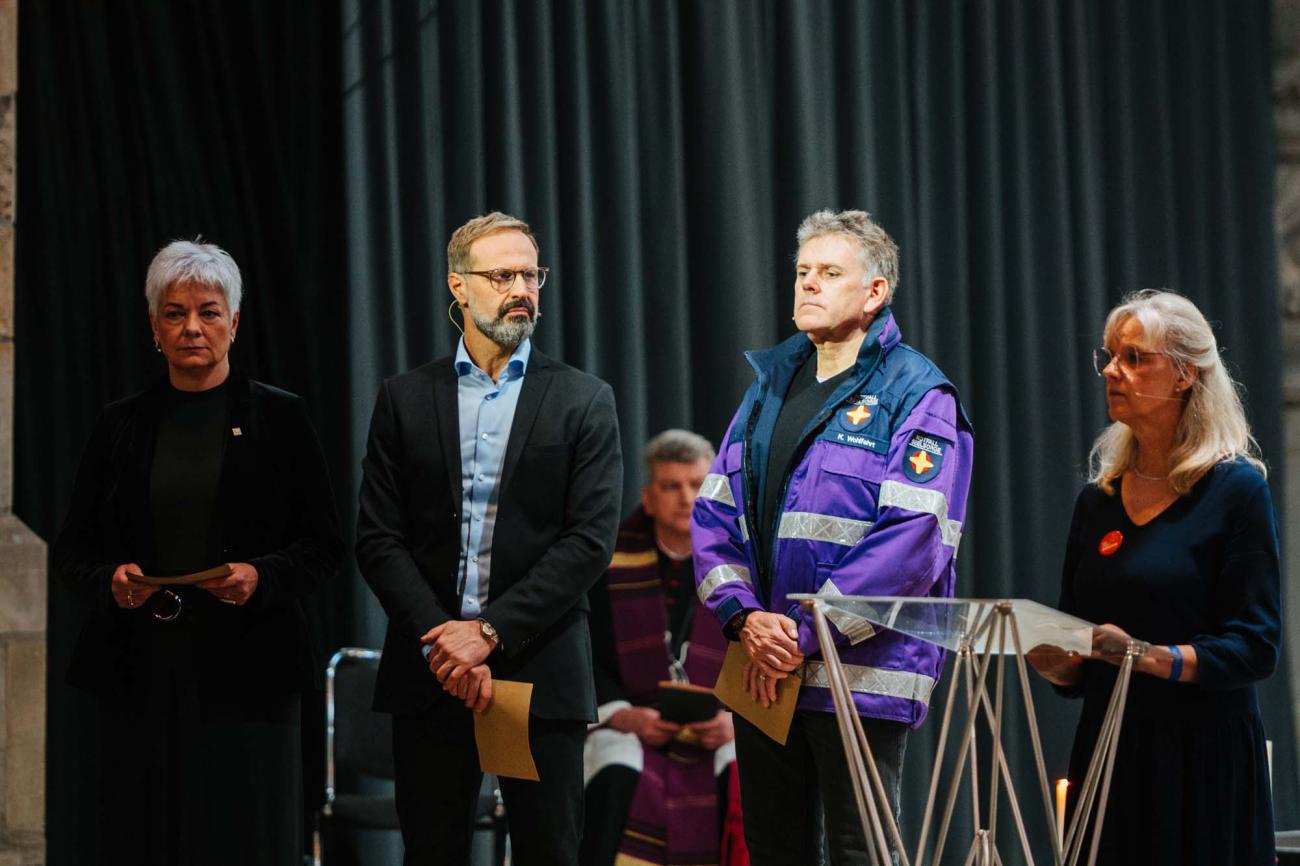 Menschen in einem Gottesdienst