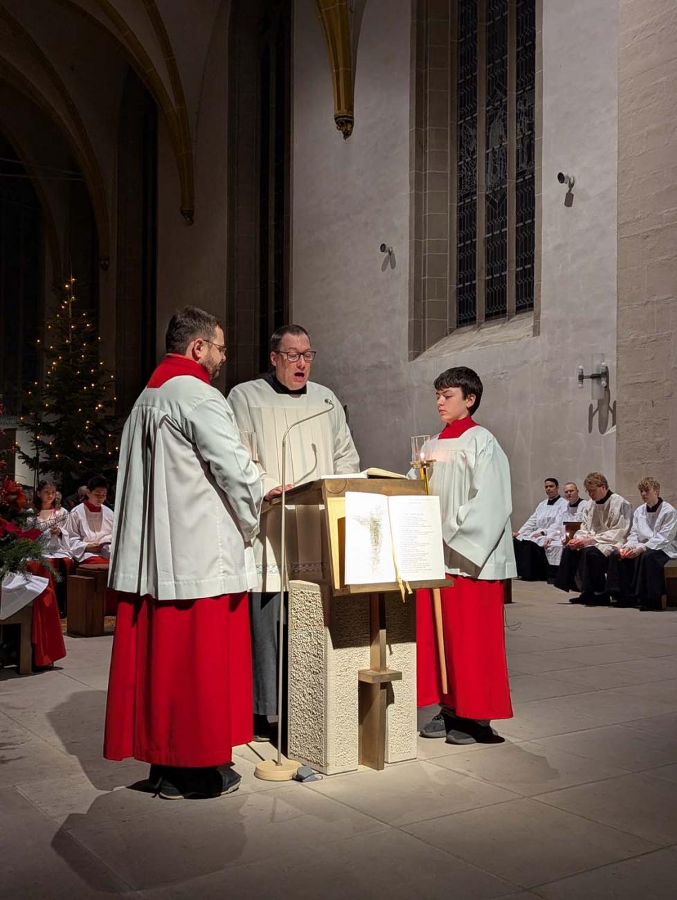 Menschen im Gottesdienst