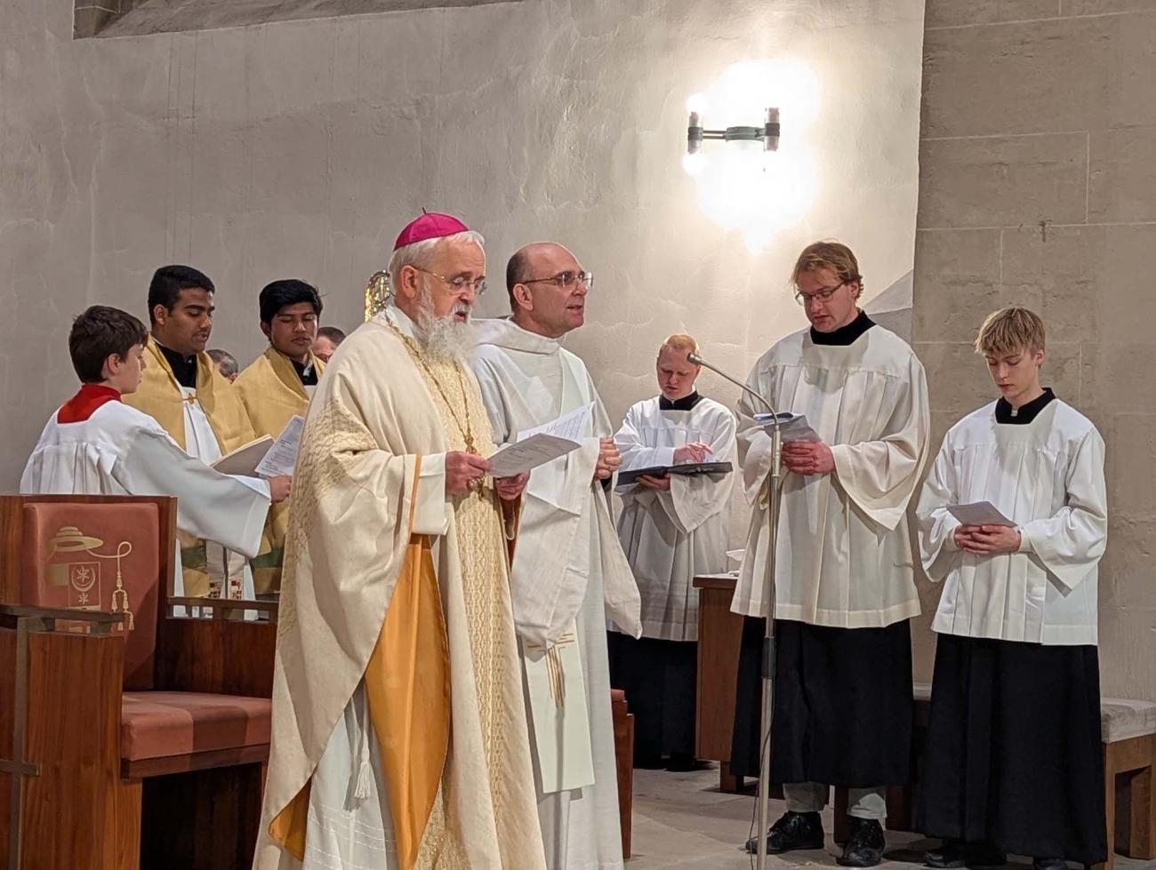 Bischof Feige im Gottesdienst