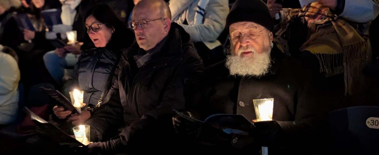 Bischof Feige mit Kerze