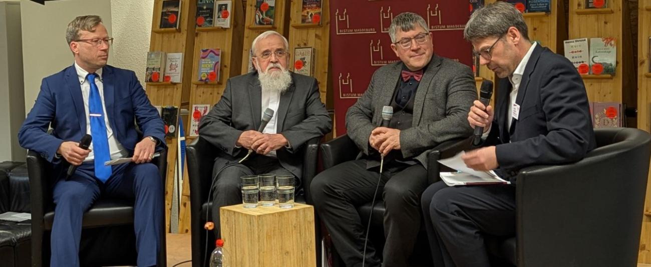 Menschen in einer Gesprächsrunde