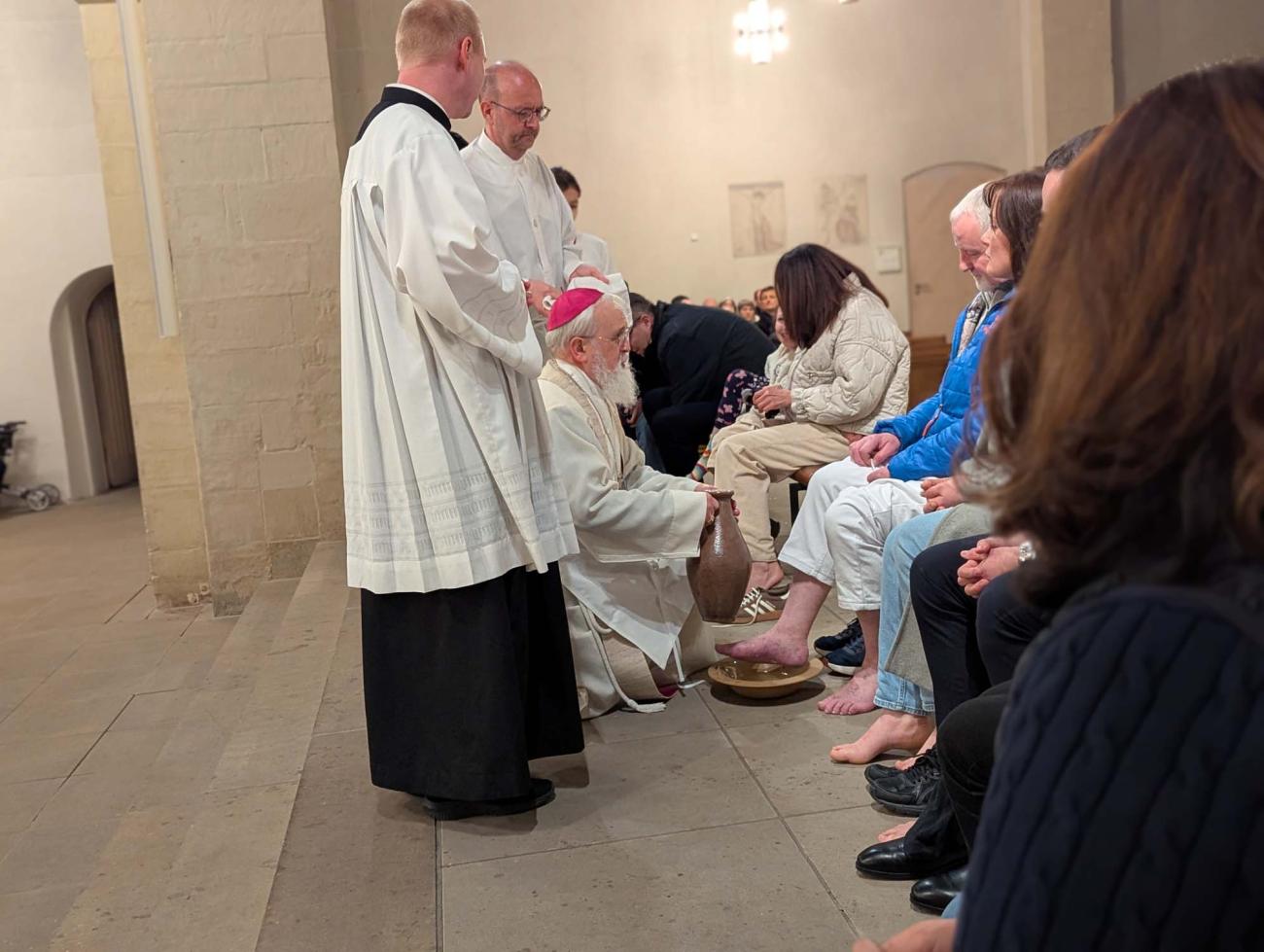 Bischof Feige wäscht Füße