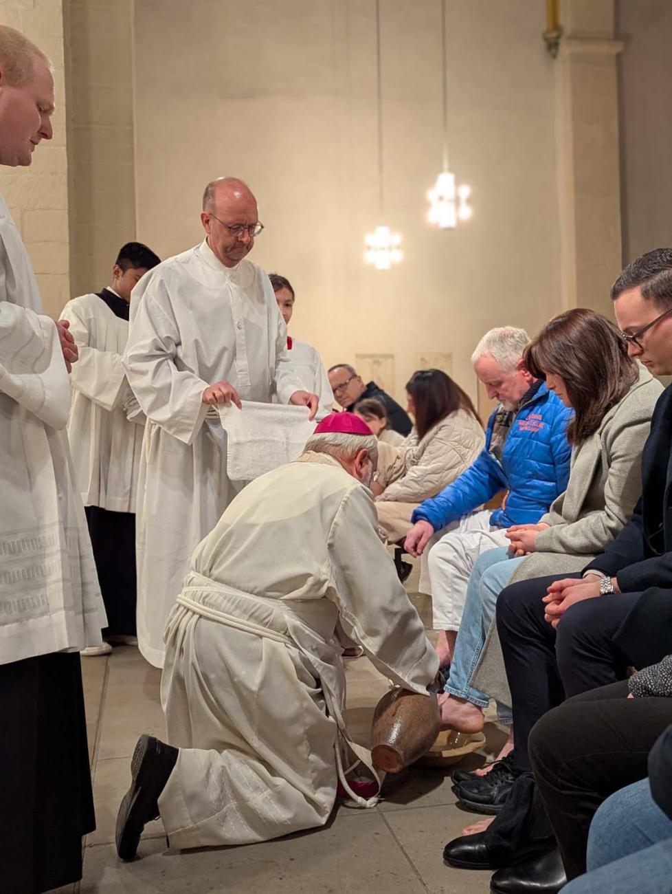 Bischof Feige wäscht Füße