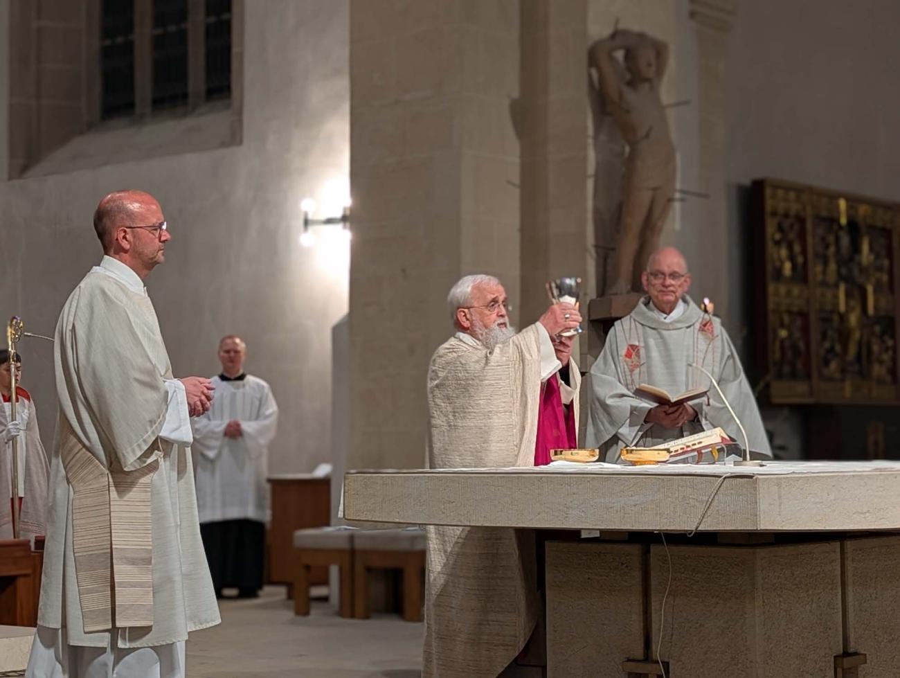 Bischof Feige bei der Präfation