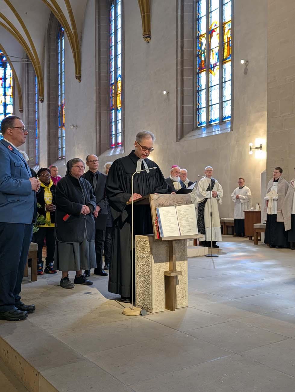 Pfarrer i.R. Jürgen Dittrich am Ambo