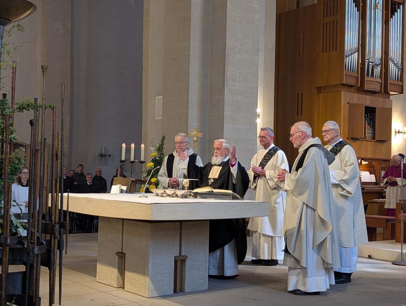 Bischof Feige im Gottesdienst