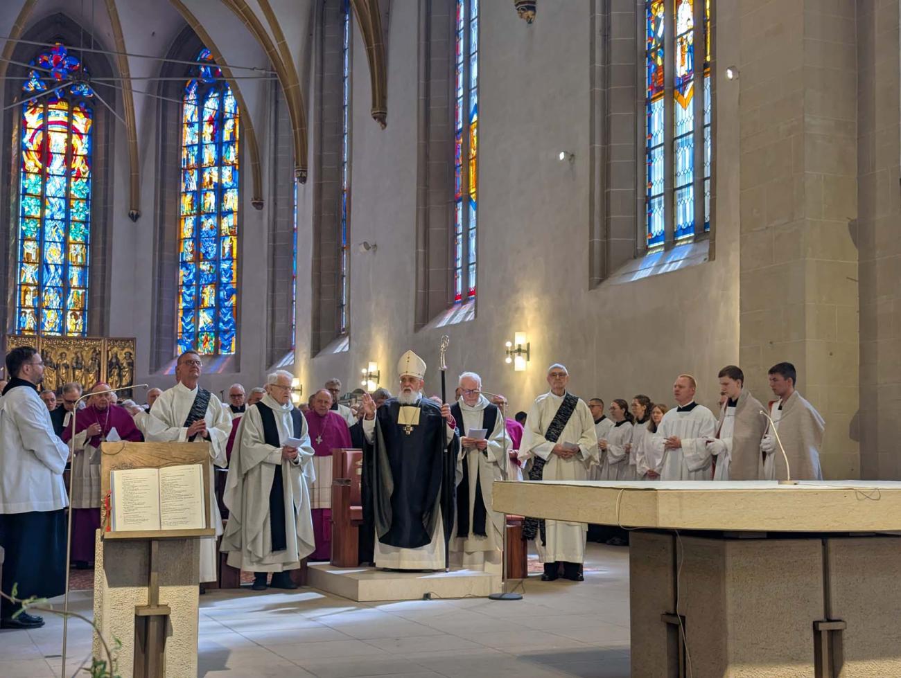 Bischof Feige im Gottesdienst