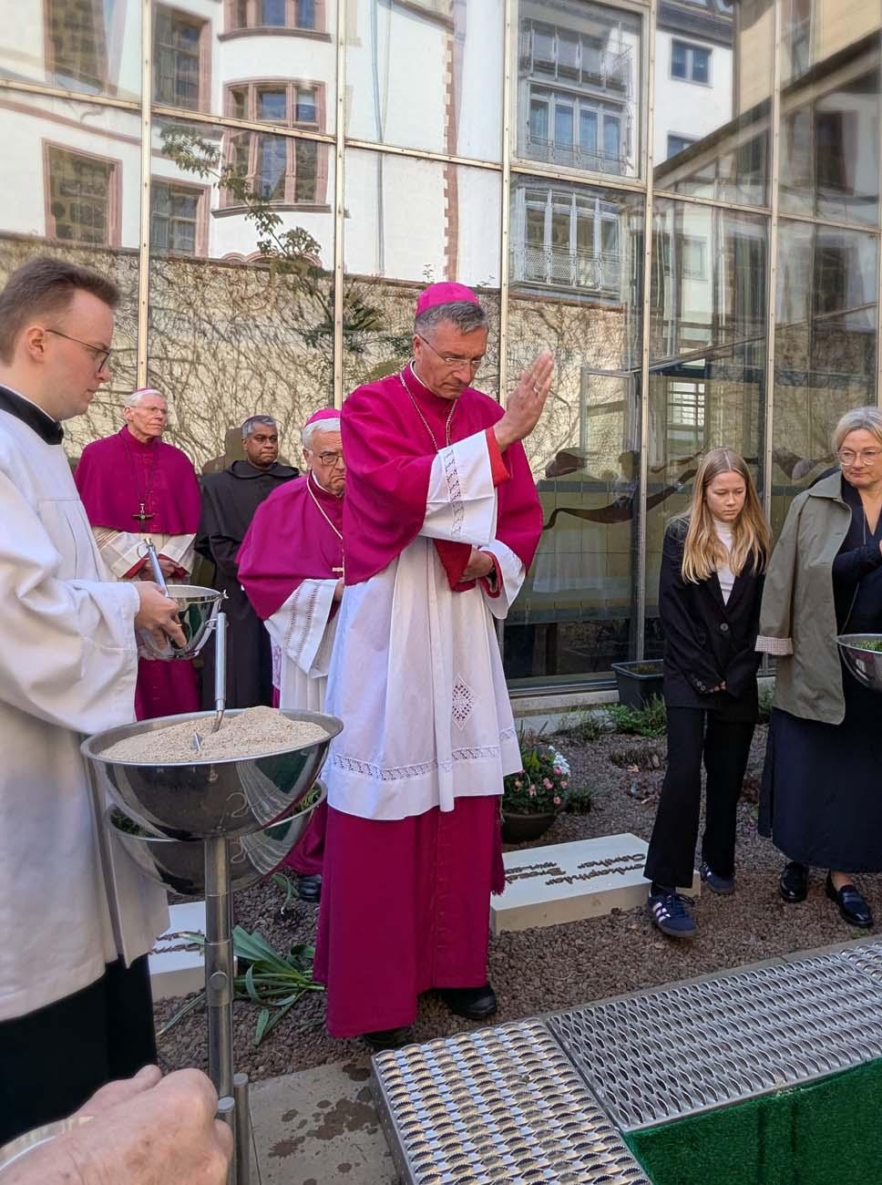 Bischof Michael Gerber bei der Beerdigung von Bischof Leo