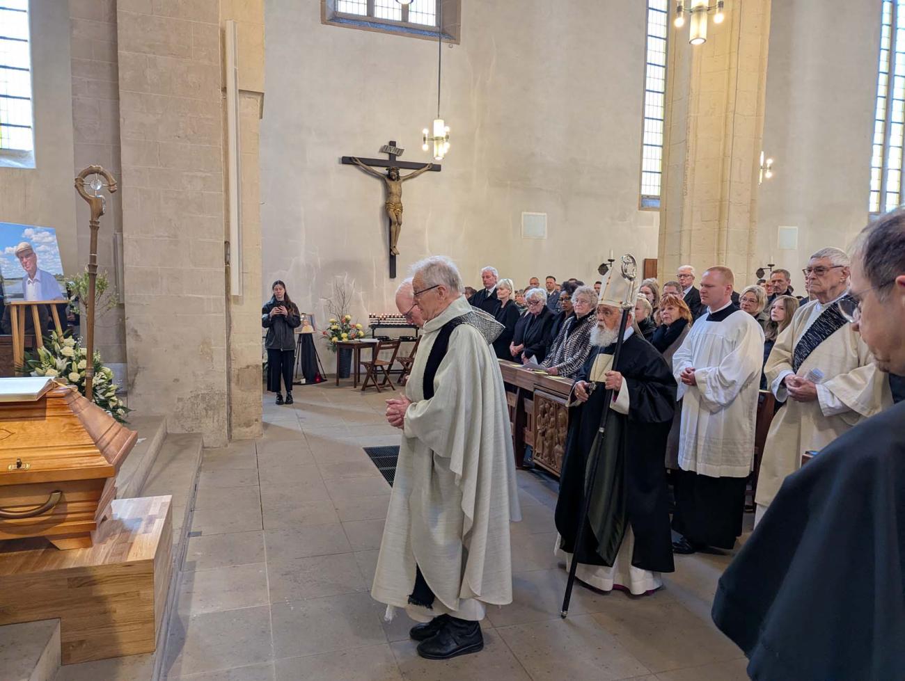Bischof Feige im Requiem für Bischof Leo