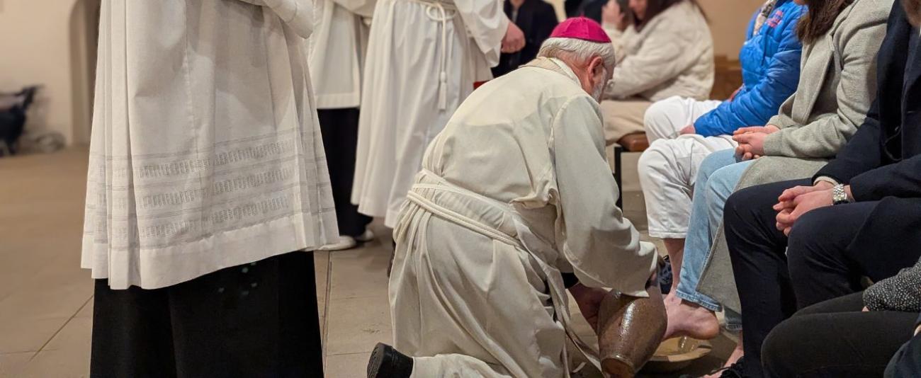 Bischof Feige wäscht Füße am Gründonnerstag