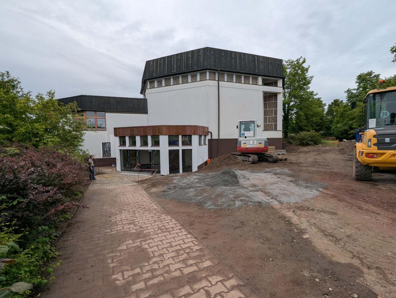 Ein Haus mit Baustelle