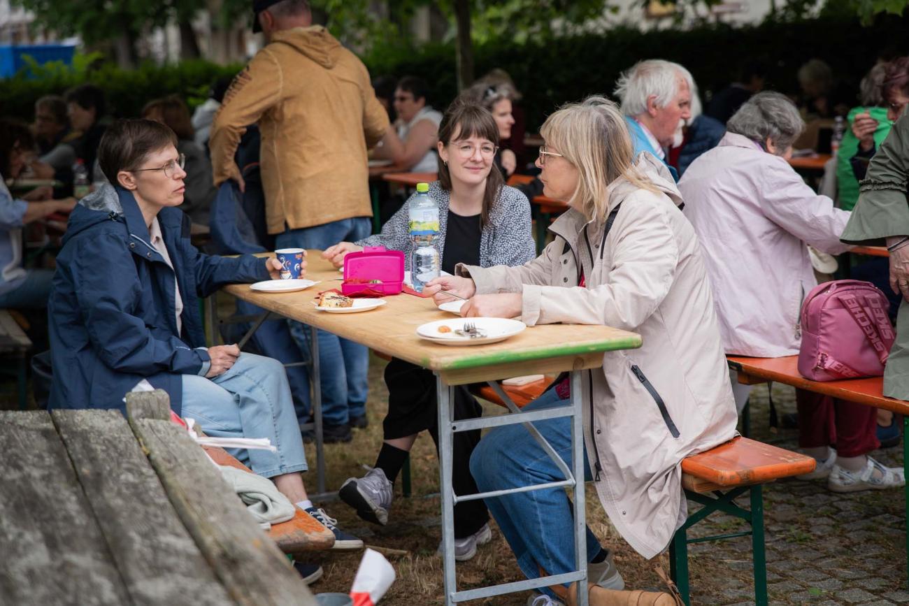 Frauen an einem Tisch